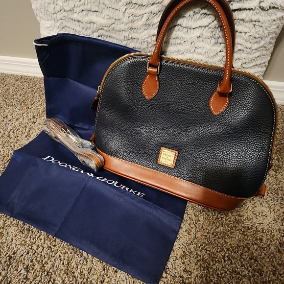 Dooney & Bourke - Picture 7 of 8